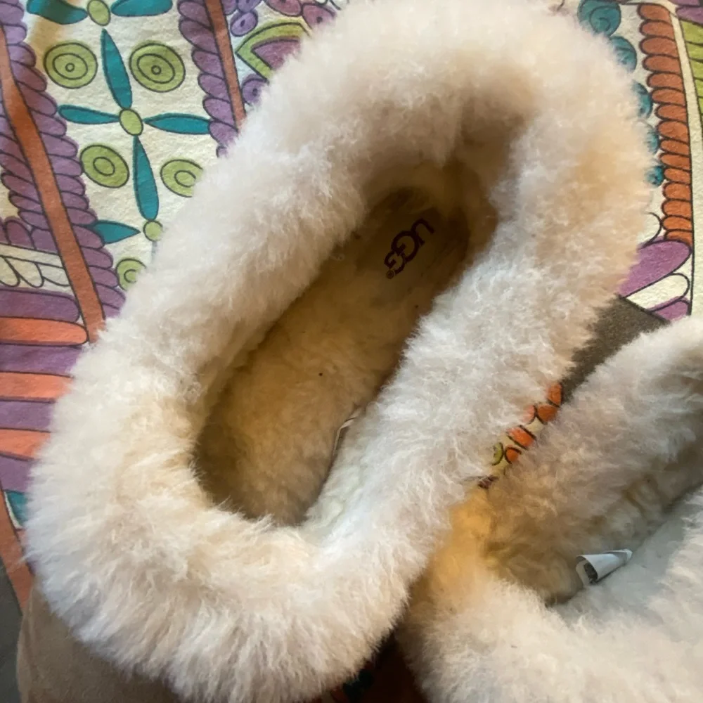 Ugg Super Short Boot / Slipper with Fluffy top - Picture 3 of 9